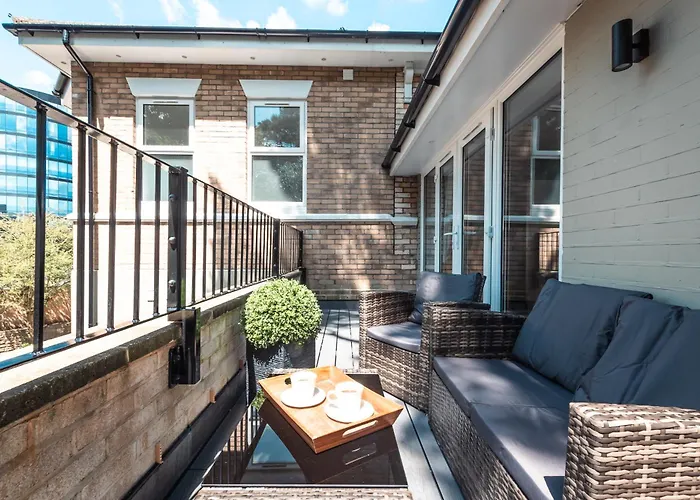 Manor House Apartment